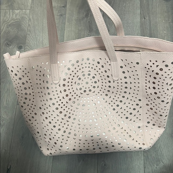 Bath & Body Works Handbags - Bath & Body Works Black Friday 2017 VIP Blush Pink Zip Tote Weekender bag